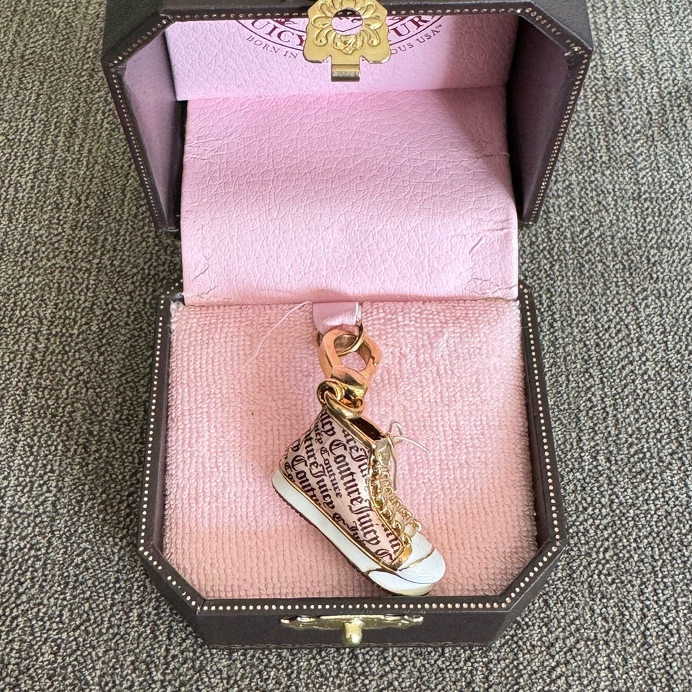 💖👟Juicy couture vintage gold & pink high top sneaker/shoe charm! 👟🏃🏼‍♀️💖